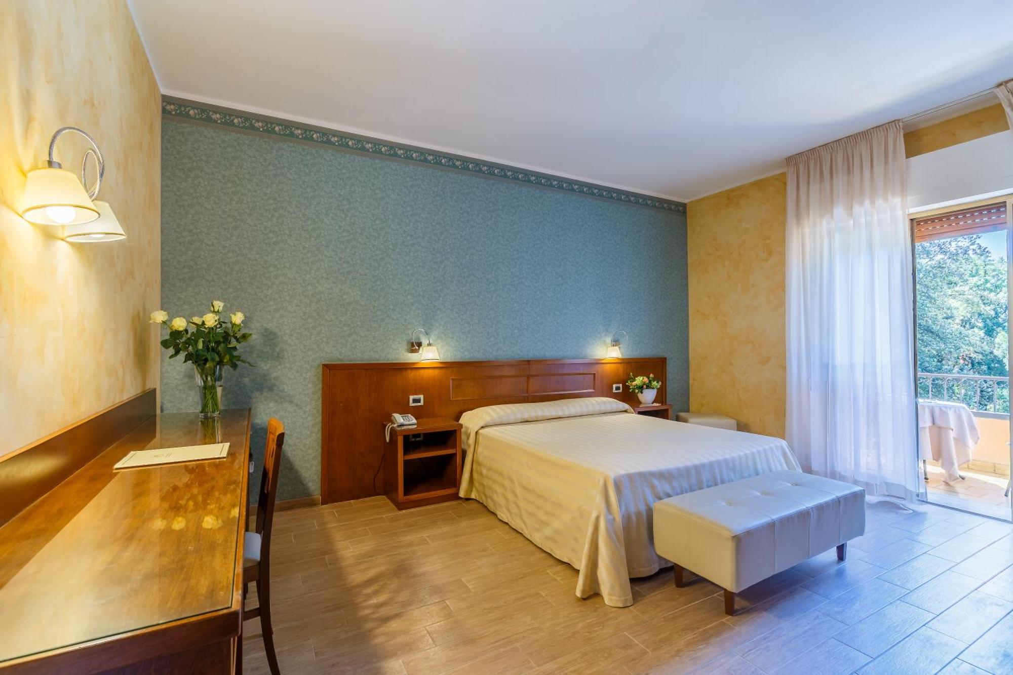 Hotel Villa Delle Rose Пеша Экстерьер фото